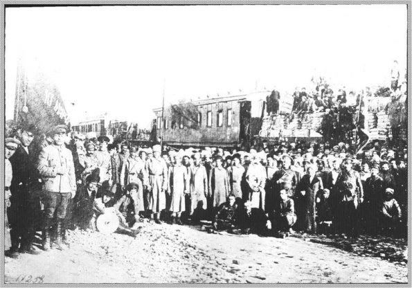 1918. Отряд ташкентскихкрасногвардейцев-рабочих перед выступлением против эмира Бухары