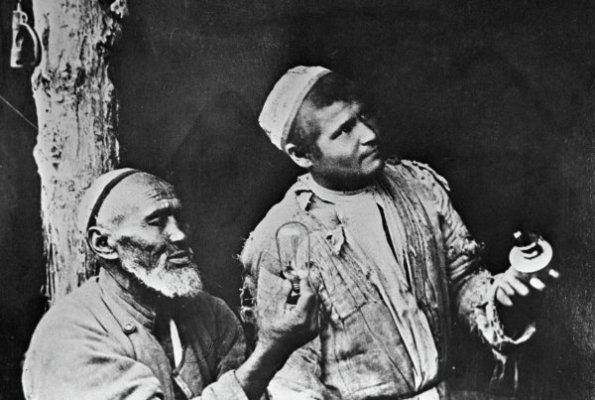 1924 Ташкент Жители Рассматривают Лампочку