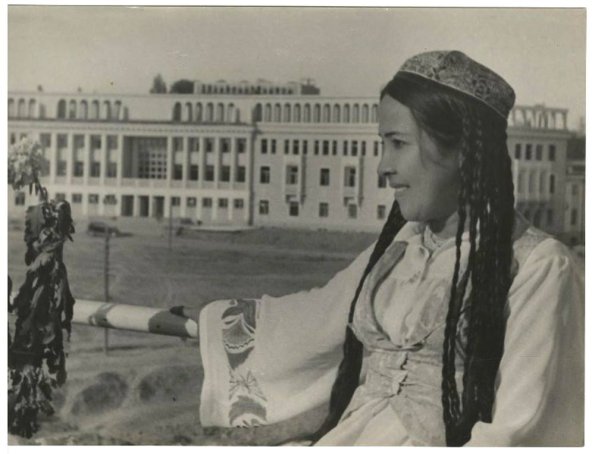 1938 Ташкент Девушка на Фоне Клуба Текстильщиков