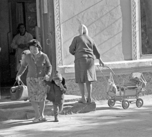 1964  Ташкент У Магазина на Чиланзаре