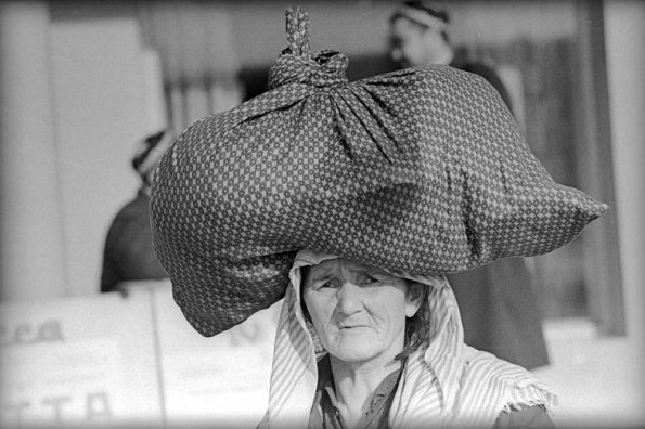 1970 Ташкент Женщина с Тюком на Голове