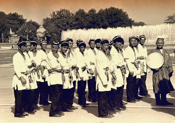 1973 Ташкент Танцевальный Коллектив у Здания КГБ УзССР