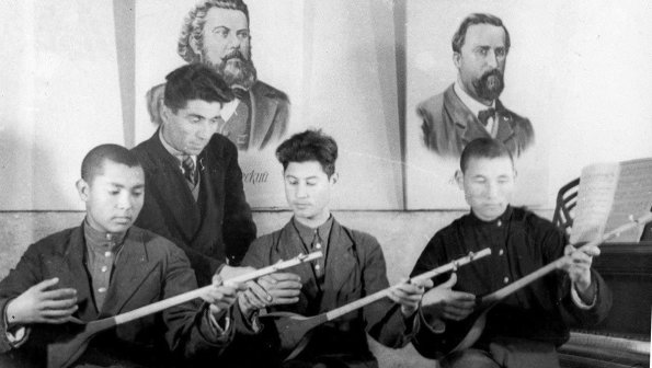 1980 Ашхабад Занятие Игры на Дутаре у Композитора Дурды Нурыева