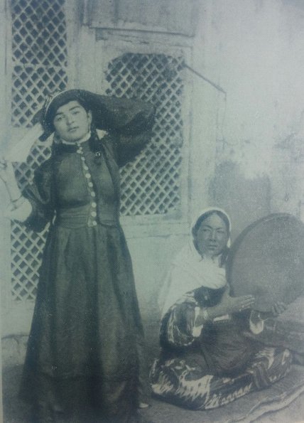 1895 Сартская Девушка в Танце