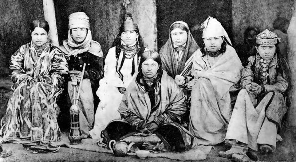 1900 Самарканд Женщины с Чаем и Кальяном