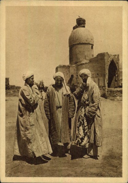 1905 Предпл Бухара Три Жителя и Неизвестное Здание