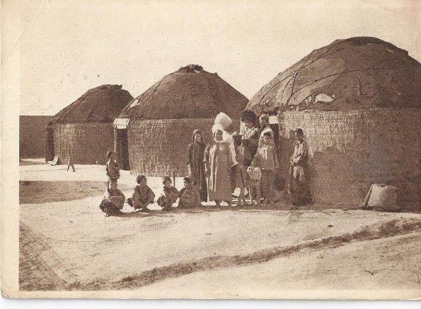 1910 Туркменистан Семья у Юрты