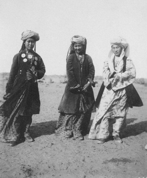 1910 Kazakh Ladies