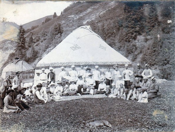 1910 Kyrgyz Russians and Kyrgyzs