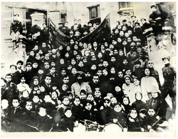 1924 Уз ССР Юлдаш Ахунбаев  с Группой Школьников