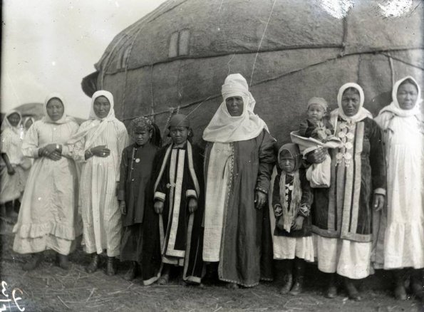 1927 Предпл Казахские Женюины у Юрты