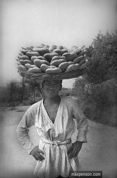1935 Предпл Узбекистан Юноша с Корзиной Лепешек на Голове