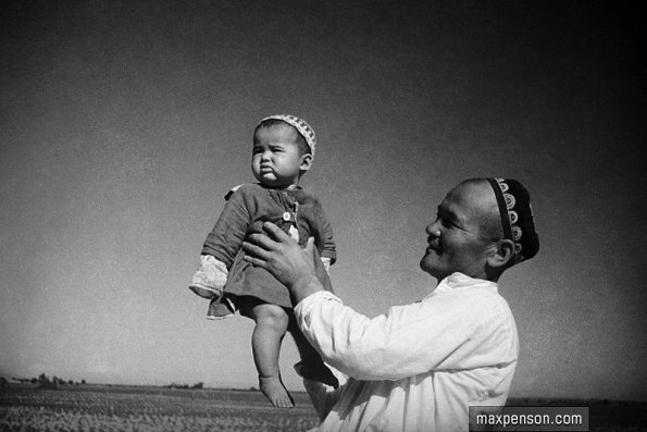 1935 Узбекистан Счастливый Отец-Дехканин