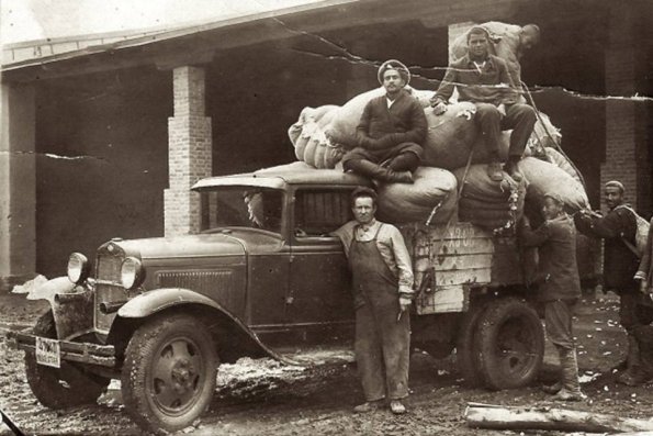1939 Узбекистан Сельхоз-База Погрузка Тюков на Грузовик