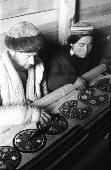 1955 Предпл Узбекистан Мастера по Вышывке Рош Сабиров и Саломат Ходжаева