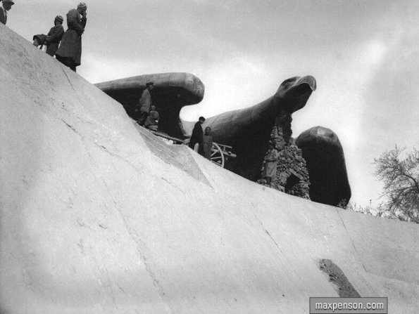 1960 Andijan Pool Monument