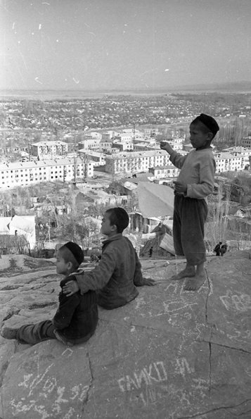1961 Ош Общий Вид Дети на Холме