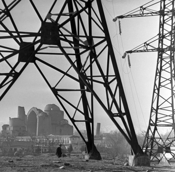 1974 Самарканд Биби-Ханым на Заднем Плане за Опорой ВВН