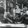 1976 Ташкент Фарфоровый Завод Труженицы ставят свои подписи под Стокгольмским воззванием
